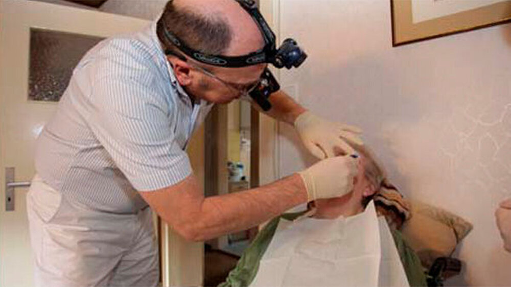 Aufsuchende Zahnmedizin erfordert vom Zahnarzt Flexibilität: Ja nachdem, in welchem Gesundheitszustand die Patienten sind und wie sie leben, variiert auch die Behandlungssituation.