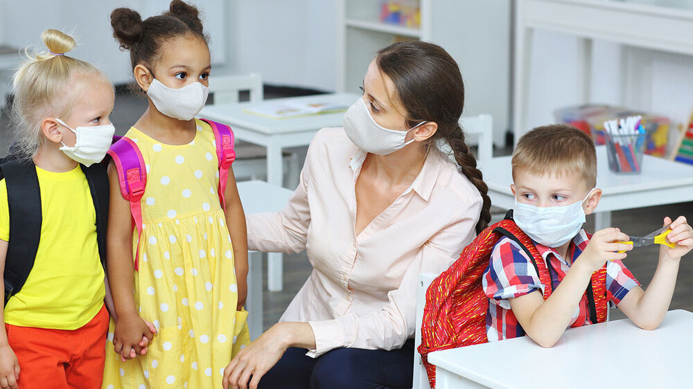 Neben Altenpflegern sind Gesundheits- und Krankenpfleger und Erzieher stark von COVID-19-bedingten Krankschreibungen betroffen.