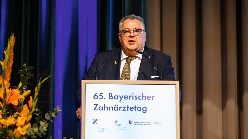 Dr. Dr. Frank Wohl, Präsident der Bayerischen Landeszahnärztekammer, bei der Eröffnung des 65. Bayerischen Zahnärztetages Dr. Dr. Frank Wohl, Präsident der Bayerischen Landeszahnärztekammer, bei der Eröffnung des 65. Bayerischen Zahnärztetages