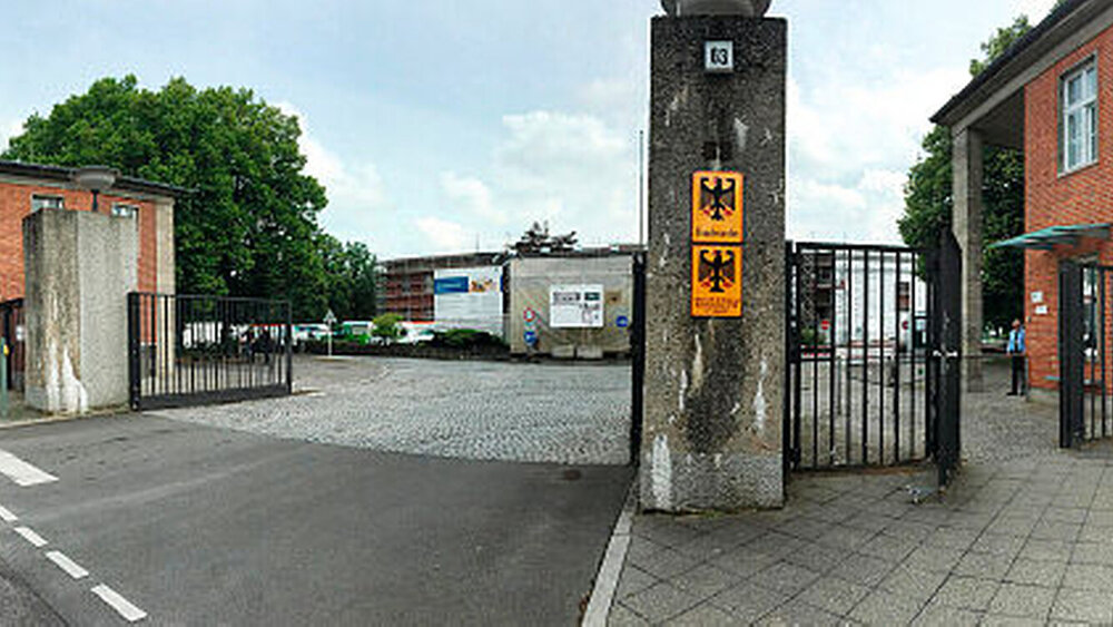 Wie in Berlin vielerorts üblich, ist auch das Bundesarchiv – Berlin Document Center derzeit als Baustelle getarnt. Hier liegt eine von zahlreichen Quellen, die im Rahmen des Forschungsprojekts analysiert werden: die zentrale Mitgliederkartei der NSDAP. |