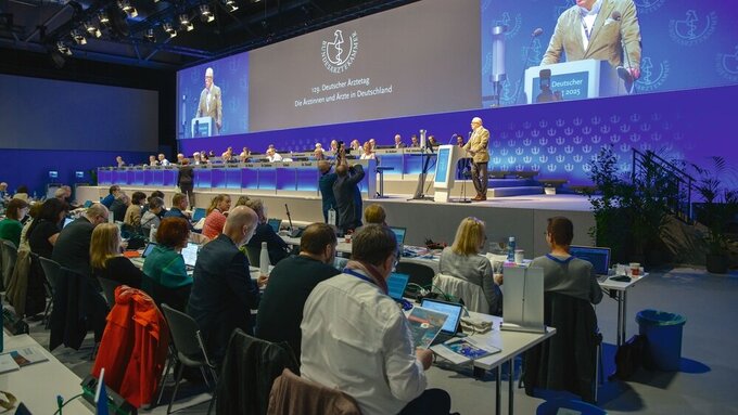 129. Deutscher Ärztetag Plenum Reinhardt 129. Deutscher Ärztetag Plenum Reinhardt