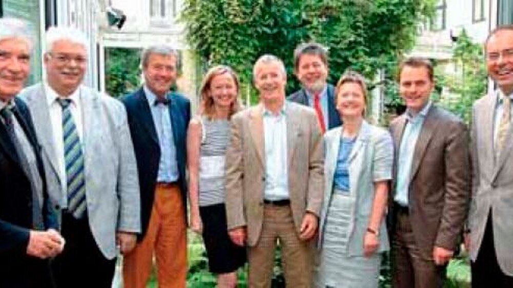 Die KZBV-Spitze traf sich mit wichtigen FDP-Politikern zum Gespräch (v.l.n.r.): Dr. Konrad Schily, Heinz Lanfermann, Dr. Wolfgang Eßer, Elfi Schmidt-Garrecht, Dr. Jürgen Fedderwitz, Dr. Günther E. Buchholz, Birgit Naase, Daniel Bahr und Dr. Heinrich K