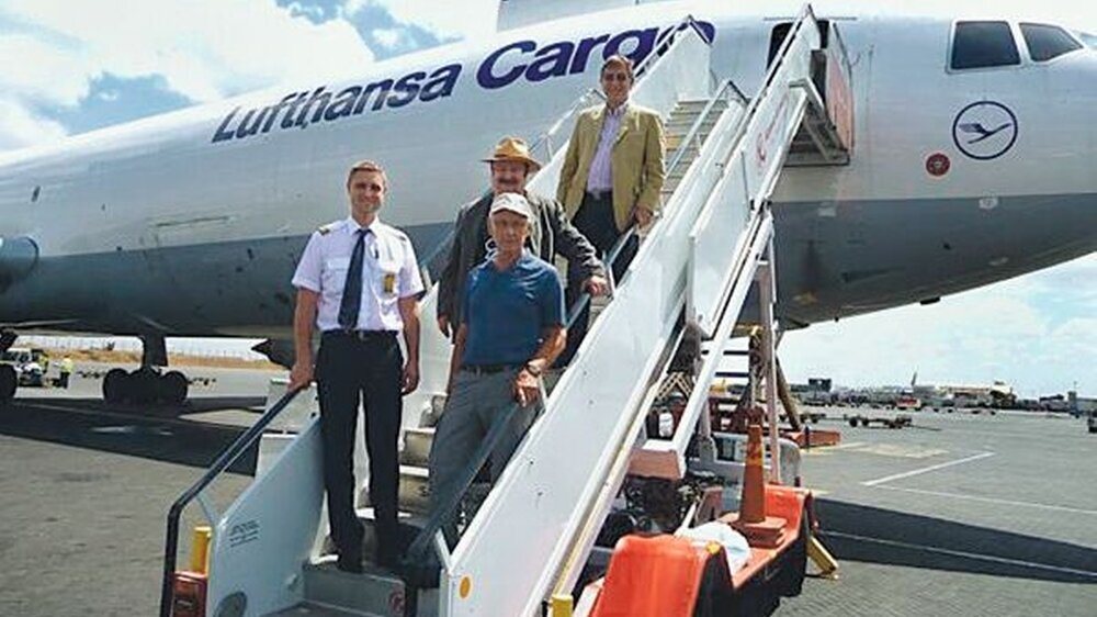 Ankunft in Nairobi: v.l.n.r.: LH-Pilot Claus Harder, Sponsor Josef Ruhland, Dr. Paul Festl, Dr. Klaus Winter