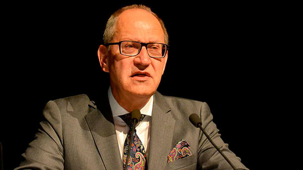 Dr. Peter Engel, Präsident der Bundeszahnärztekammer, stellte die gegenwärtigen Herausforderungen dar, denen sich der Berufsstand stellen müsse. Dazu gehöre die Digitalisierung aller Lebensbereiche, die sich auch immer mehr in den Praxen zeige. Dazu