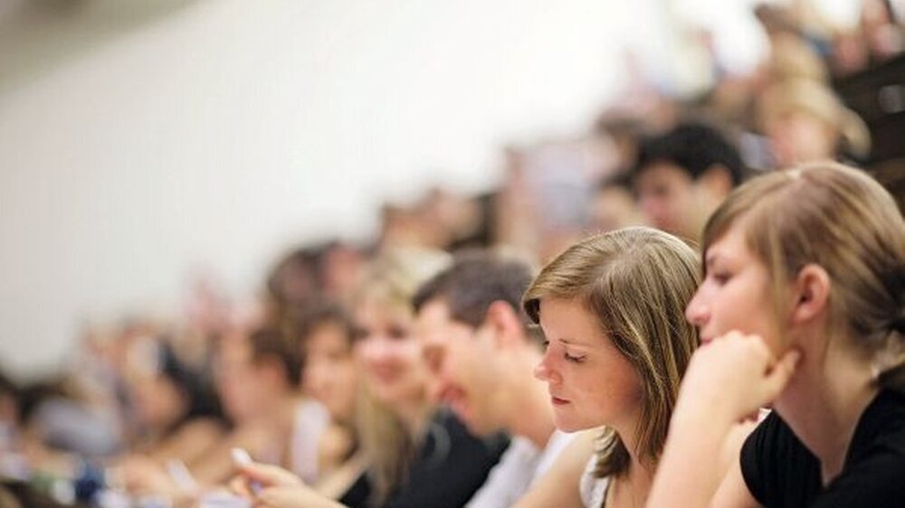 Betriebswirtschaftliche Themen spielen in der universitären zahnmedizinischen Ausbildung immer noch eine untergeordnete Rolle, obwohl der Zahnarzt im Falle der Niederlassung auch unternehmerische Aspekte der Praxisführung zu beachten hat.
