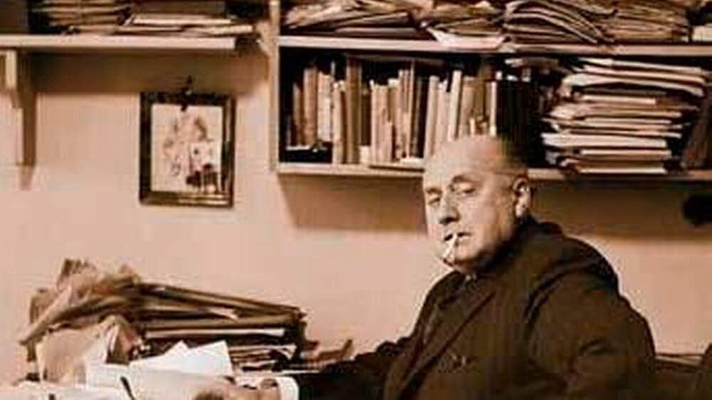 Das Genie beherrscht das Chaos. Gottfried Benn in seinem Arbeitszimmer