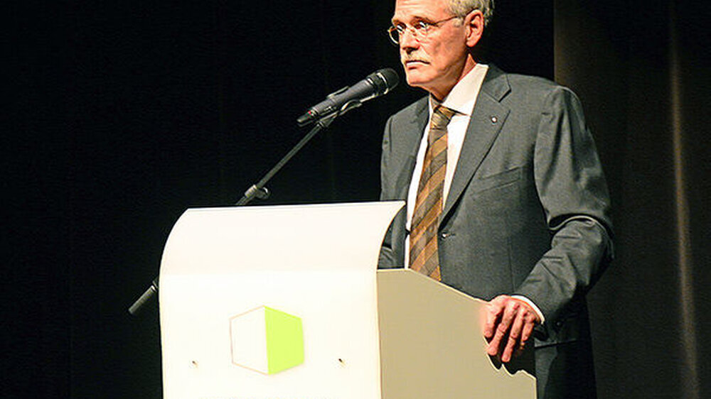 "Zahnärzte, Kommunen und Krankenhäuser dürfen jetzt arztgruppengleiche MVZ gründen. Für diese Kapitalgeber ist es deshalb ganz einfach: Sie kaufen eine psychiatrische Klinik und dann haben sie diesen Status", sagte Dr. Klaus Bartling in seiner Auftak