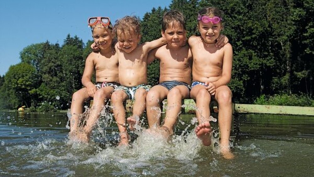 Heute planschen – übermorgen baden gehen? Auf diese Kinder wartet die kaum zu\r\nbewältigende Bürde einer überalterten Gesellschaft.