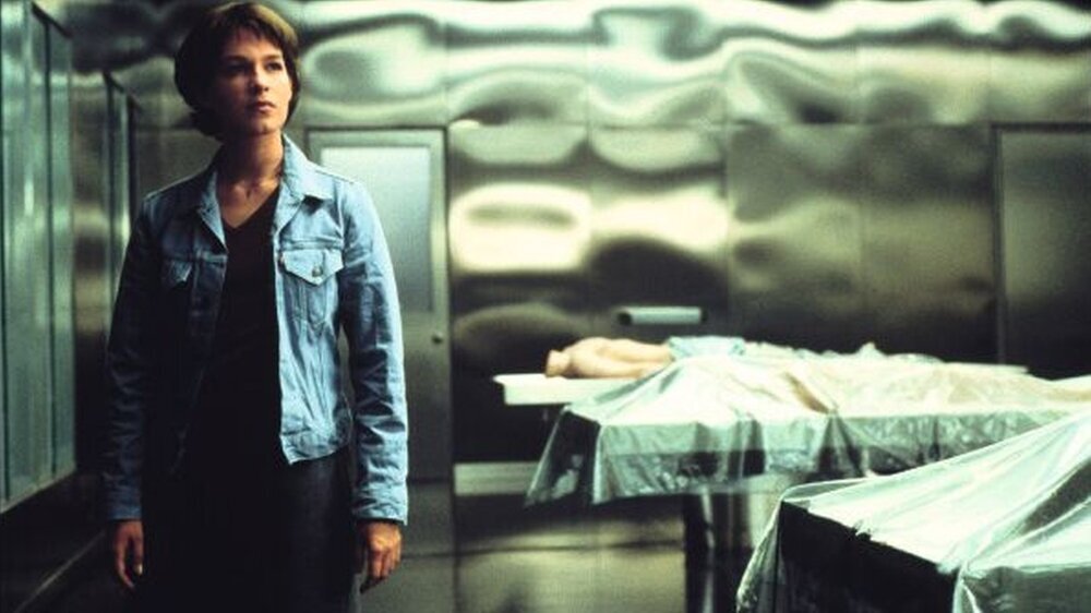 „Bigger than life“: Im Krimigenre der fiktionalen Filmwelt erzeugen Tod und Pathologie einen besonderen Nervenkitzel , wie hier auf einem Foto des Films „Anatomie“ mit Franka Potente zu sehen ist.
