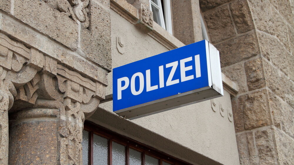 Schild einer Polizeiwache 3 Polizei Schild