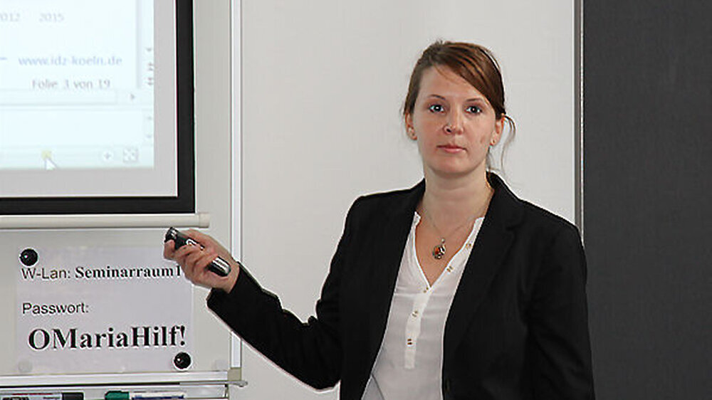 Dr. Nele Kettler vom Institut der Deutschen Zahnärzte (IDZ) trug weitere Teilergebnisse einer noch nicht abgeschlossenen Studie zum Berufsbild des Zahnarztes vor. Ihre Botschaften an die Referenten: Wichtig für die angehenden Zahnärzte ist der beruflic