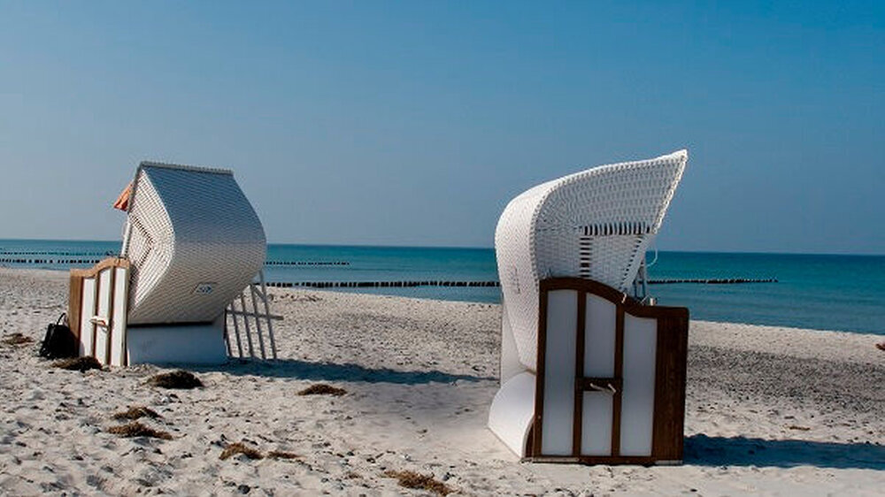 Sonne, Strand und Zahnschmerzen? Damit der Entspannung im Urlaub nichts im Wege steht, sollte man vor der Abreise einen Zahnarzttermin vereinbaren.