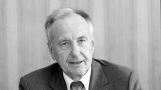 Dr. Dr. Jürgen Weitkamp bei der Pressekonferenz des Consiliums der Bundeszahnärztekammer am 23.10.2006  in Berlin