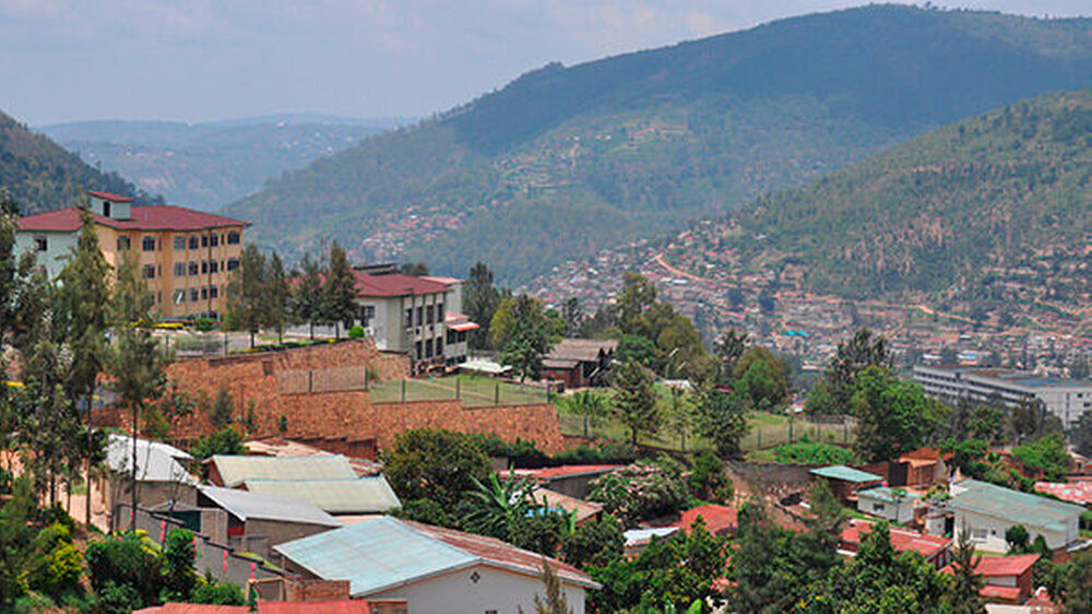 Ruanda, das "Land der tausend Hügel" könnte man auch das "Land der fehlenden Zahnärzte" bezeichnen: Es gibt nur zwölf Zahnärzte für rund elf Millionen Einwohner.