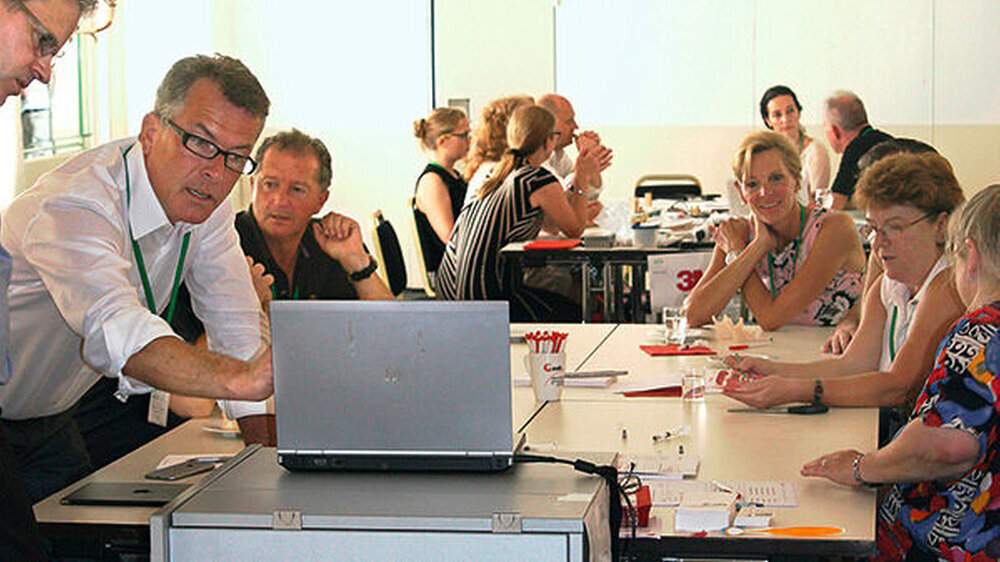 Die Table Clinics: Schwerpunkte waren der Knochenaufbau, OP-Methoden, Techniken und Instrumente, die bei mangelhaftem Knochenangebot zum Einsatz kommen und neue Ersatzmaterialien für langfristig stabile Augmentate. Im Fokus standen auch Erfahrungen aus d