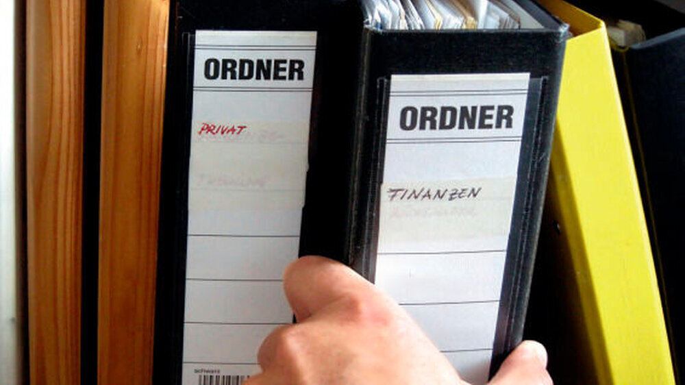 Nicht abwarten, sondern selbst handeln: Eine regelmäßige Überprüfung sämtlicher Praxisfinanzen ist ratsam.