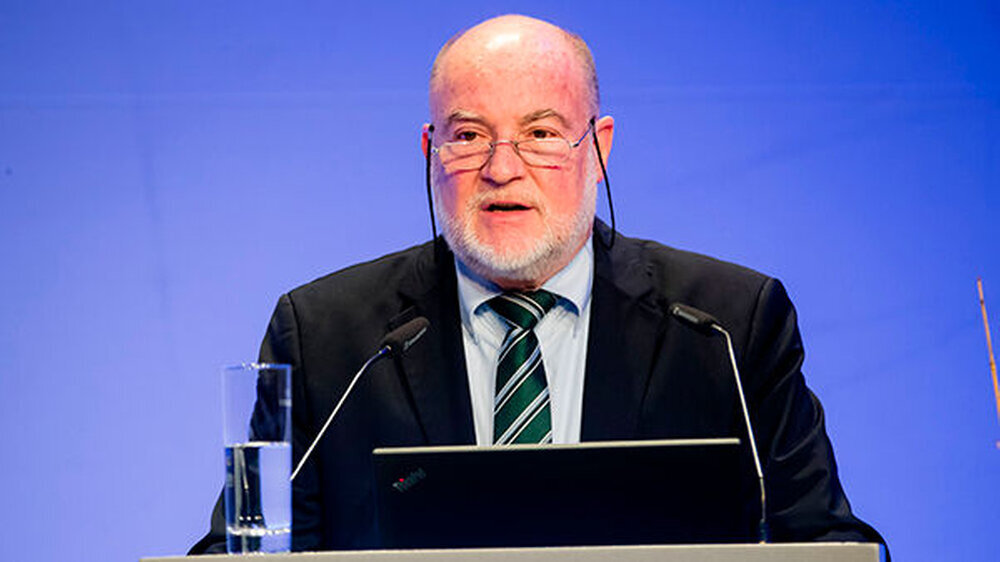 „Wir setzen ein klares Signal, dass unser Berufsstand gewillt ist, sich in Sachen Medizin und Zahnmedizin kontinuierlich fortzubilden, um selbst aktiv zur Beseitigung von noch bestehenden Wissens- und Gesundheitsdefiziten beizutragen", sagte Kammerpräs