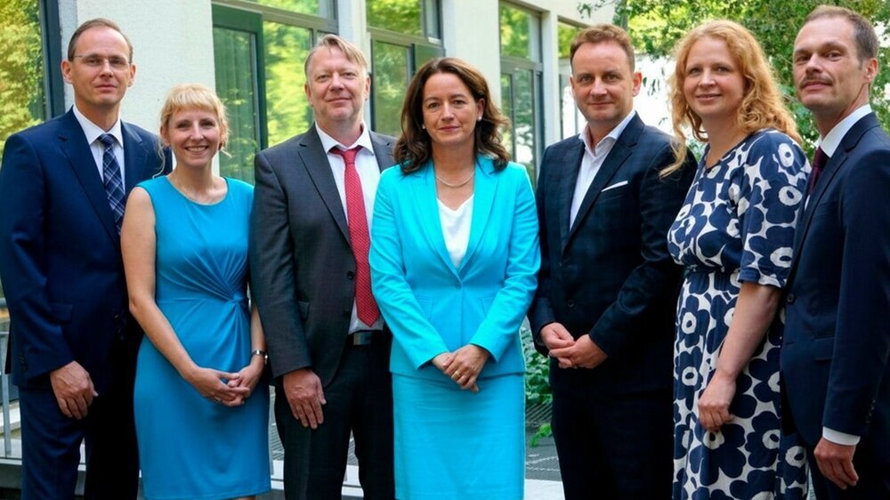 Neuer Vorstand Landeszahnärztekammer Brandenburg (LZÄKB) Neuer Vorstand Landeszahnärztekammer Brandenburg (LZÄKB)