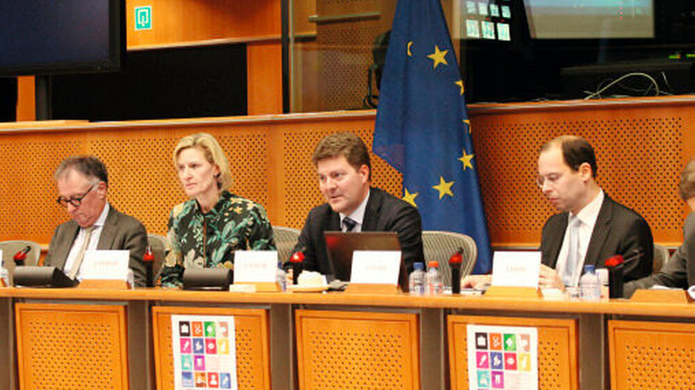 Meinungsaustausch im Europäischen Parlament: BFB-Präsident Dr. Rolf Koschorrek, Dr. Angelika Niebler, MdEP, Dr. Andreas Schwab, MdEP, und Dr. Alexander Lücke, Referatsleiter Bundesministerium für Wirtschaft und Technologie (v.l.n.r.)