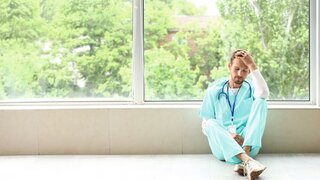 Assistenzarzt Assistenzärztin Assistenzzeit Stress müde