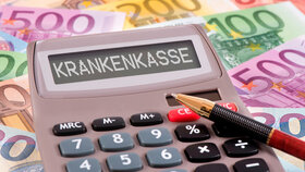 Taschenrechner mit Aufschrift Krankenkasse