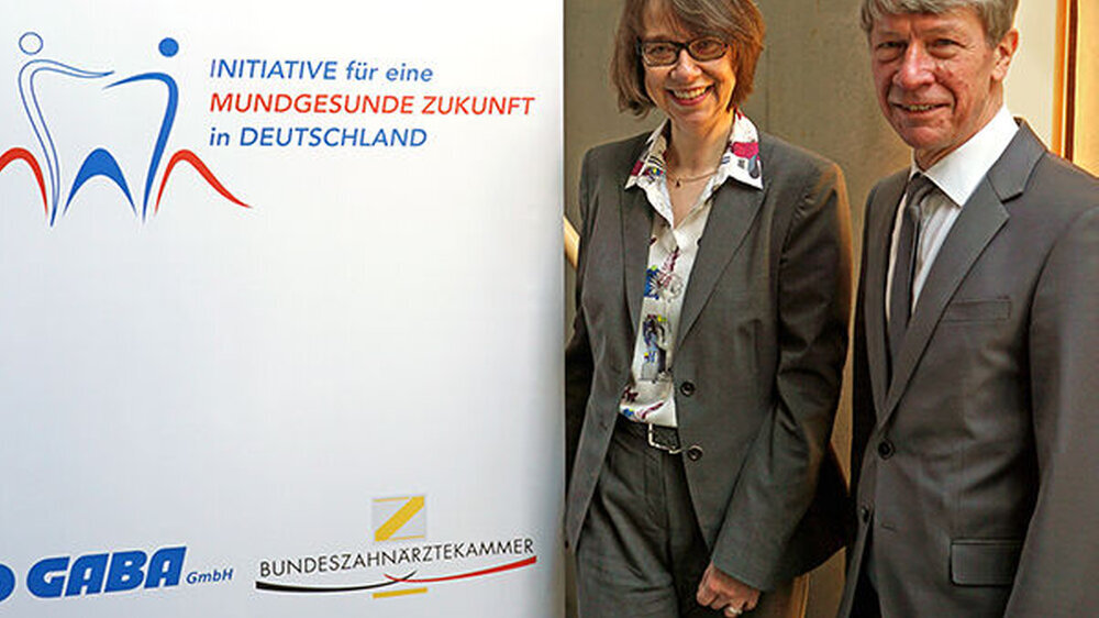 Die Gesichter hinter der CP GABA-BZÄK-Initiative: Dr. Marianne Gräfin von Schmettow, Leiterin Scientific Affairs bei CP GABA, und Prof. Dietmar Oesterreich, Vizepräsident der Bundeszahnärztekammer.