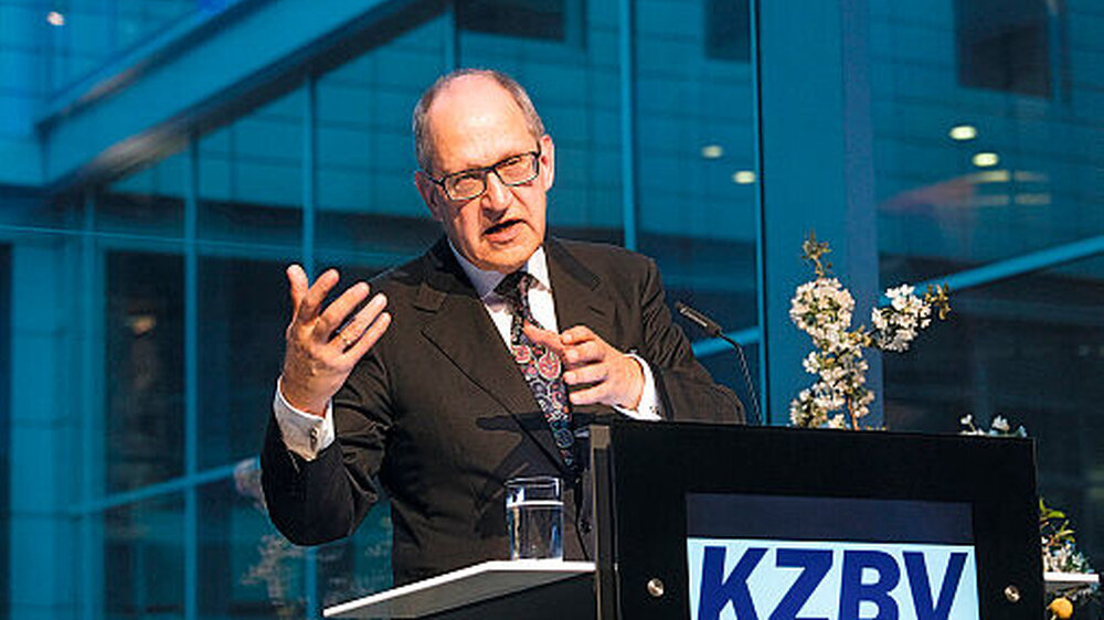 Dr. Peter Engel |