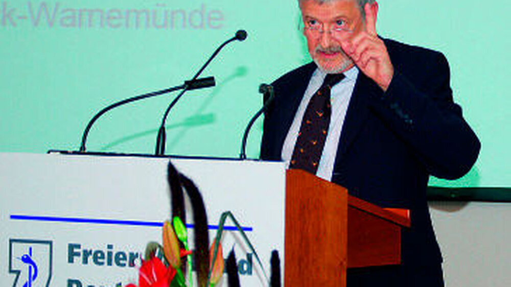 Dr. Karl-Heinz Sundmacher sprach sich für eine Entpolitisierung des Gesundheitswesens aus.
