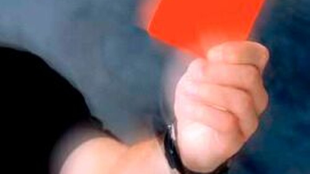 Die rote Karte ist schnell gezückt, das Arbeitsrecht stellt aber konkrete Anforderungen an die gültige fristlose Kündigung.