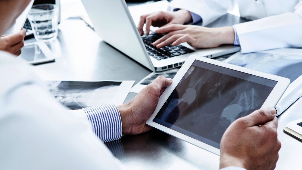 Doctors have the electronic tablet