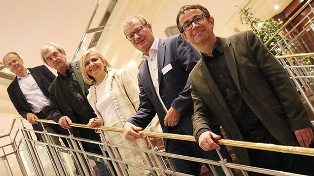 Von rechts nach links: Dr. Eberhard Montigel, Dr. Hendrik Putze,\r\nDr./Med. Univ. Budapest Edith Nadj-Papp, Dr. Gerhard Cube und Dr. Bernd Krämer.