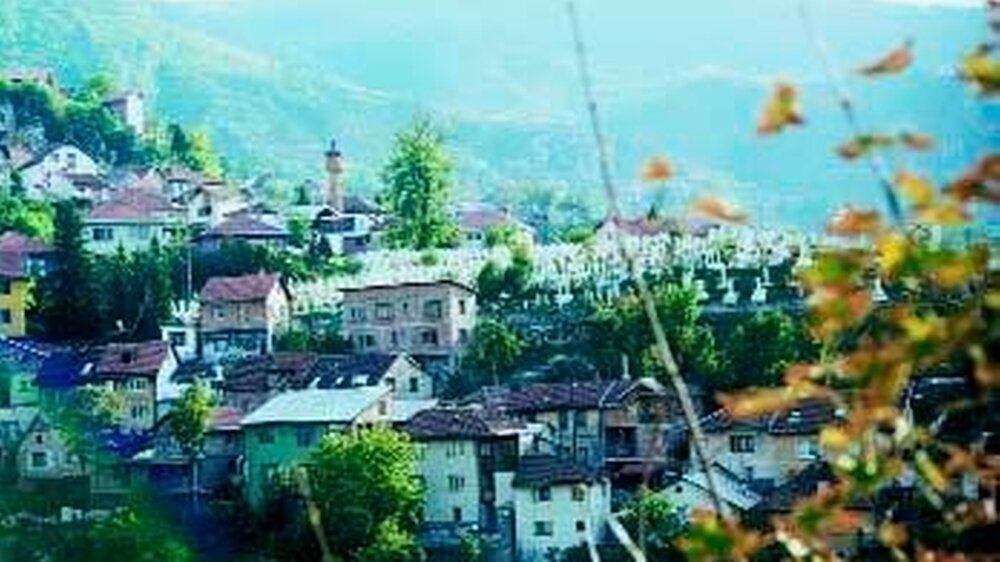 Sarajevo im Herbst 2003: Gräber erinnnern an die grausame Kriegszeit.
