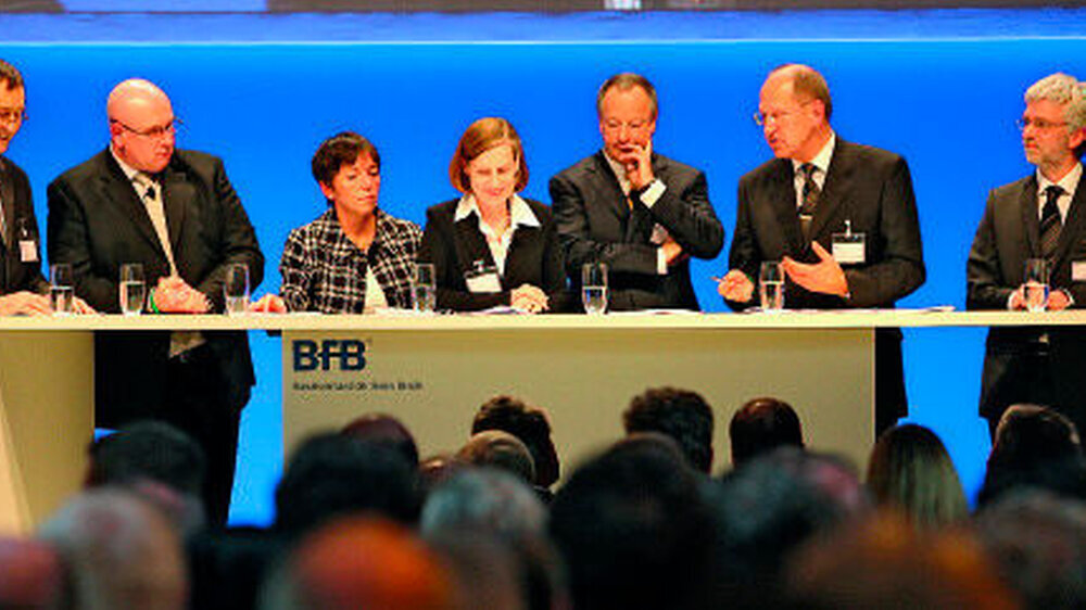 Diskutierten auf dem Podium: Dr. Volker Cornelius, Präsident des Verbandes Beratender Ingenieure, Dr. Andreas Köhler, Vorstandsvorsitzender der KBV, Dr. Margot Käßmann, Landesbischöfin evangelisch- lutherische Landeskirche Hannovers, Heike Göbel, Le