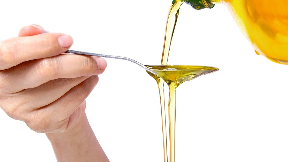 Ölziehen wird in der ayurvedischen Medizin zur Mundhygiene verwendet.