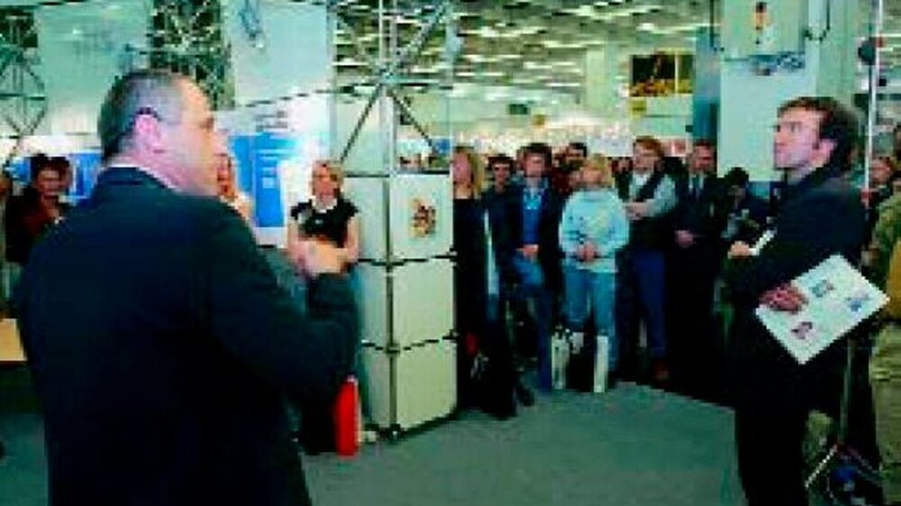 „Full House“ am Messestand: Die zm-Impulsreferate fanden großen Zulauf bei den IDS-Besuchern.