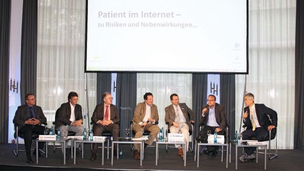Podiumsdiskussion zum Thema Gesundheit im Internet (v.l.n.r.): Dr. Ingo Stammberger, Gregor Bornes, Dr. Alfred Krieger, Dr. Eckart von Hirschhausen, Martin Leimbeck, Patrick Körber, Andreas Hieke.