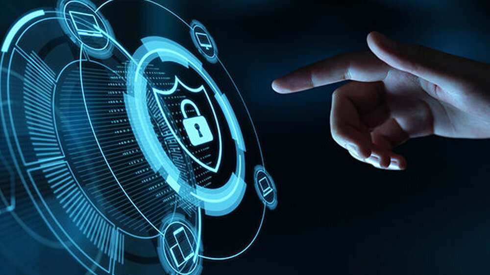 Mit der Corona-Krise hat die Zahl der Angriffe auf Gesundheitseinrichtungen stark zugenommen. Britische und nordamerikanische IT-Sicherheitsbehörden hatten zudem vor Hackerangriffen auf die COVID-Impfstoffforschung gewarnt.
