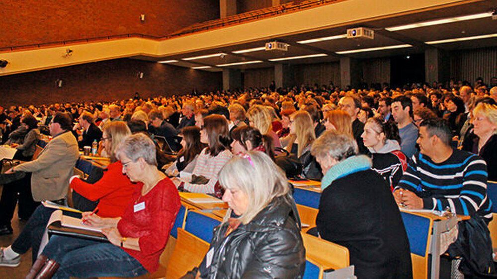 Der Kongress Armut und Gesundheit als größte bundesweite Public-Health-Veranstaltung thematisiert seit 1995 den Zusammenhang zwischen sozialer Lage und Gesundheit.....