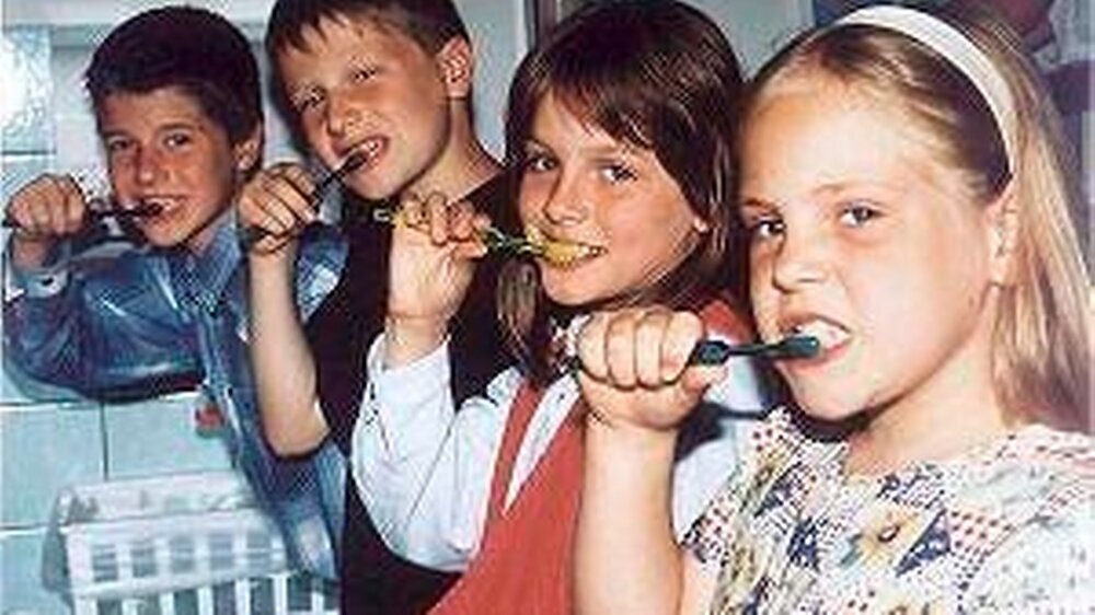 Zeigt her Eure Zähne: In der Gruppenprophylaxe lernen Kinder, wie man seine Beißer und alles drumherum gesund erhält. Motivation und Spaß spielen ein wichtige Rolle.