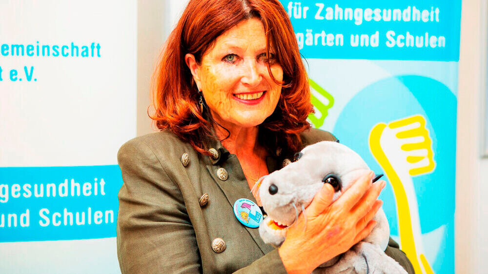 Dr. Brigitte Hermann erhält die Tholuck-Medaille 2024 Dr. Brigitte Hermann erhält die Tholuck-Medaille 2024