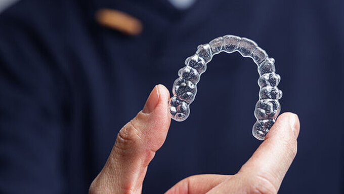 Nachdem die Straumann Group im Sommer 2020 bereits das Dental-Start-up DrSmile übernommen hatte, folgte am 24. Mai nun die Ankündigung, auch den direkten Konkurrenten PlusDental (Sunshine Smile GmbH) zu übernehmen. Damit gehören nun zwei junge Unterne
