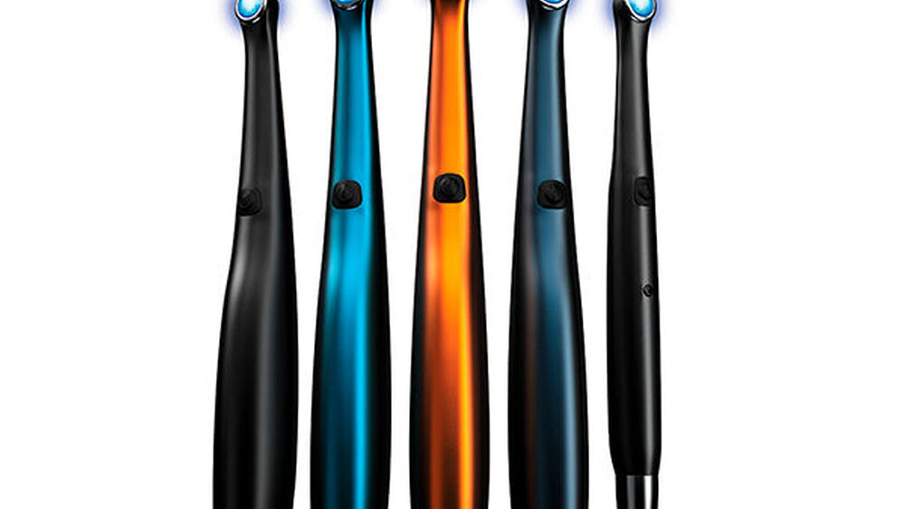 Auf Grund ihrer um 50 Prozent größeren Linse deckt die VALO Grand LED-Polymerisationsleuchte von Ultradent Products mühelos einen Molaren mit 10 mm Durchmesser ab.