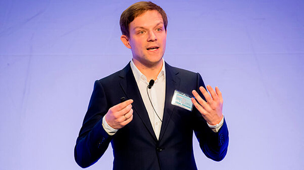 Dr. Nikolai Schuelper, Universitätsmedizin Göttingen, referierte zum Einsatz von Apps und Smart-Devices bei der allgemeinen Krankheitsprävention. Dieser Markt befinde sich im Wandel - die Download-Zahlen seien für diese Apps in den letzten zwölf Mon