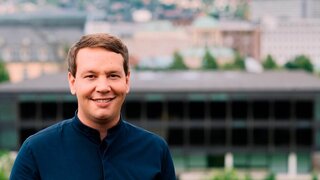 Der Psychologe Oliver Hildenbrand (Bündnis 90/Die Grünen) wird Minister für Soziales, Arbeit und Gesundheit