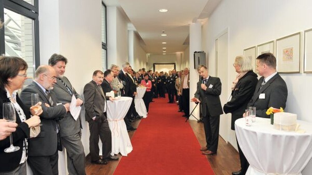 Offizieller Start für einen Ort politischer Diskussion und Begegnung