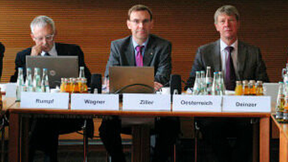 Die Leiter der Konferenz (v.l.n.r.): Dr. Michael Rumpf, Dr. Andreas Wagner, Dr. Sebastian Ziller, Prof. Dietmar Oesterreich und die Impulsreferatgeberin Prof. Dr. Renate Deinzer |