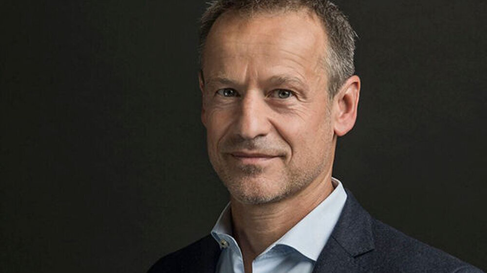Straumann Group CEO, Guillaume Daniellot, erklärt: "DrSmile ist ein zukunftsorientiertes, innovatives Unternehmen, das unser klar ausgerichtetes Geschäft mit wertvoller DTCMarketing- Expertise ergänzt. Gemeinsam werden wir Zahnärzten bedeutende Mögli