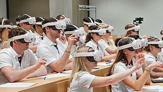 Zentrum für Zahnmedizin der Universität Zürich: Simulatorkrankheit nach Mixed-Reality-Vorlesung kommt vor