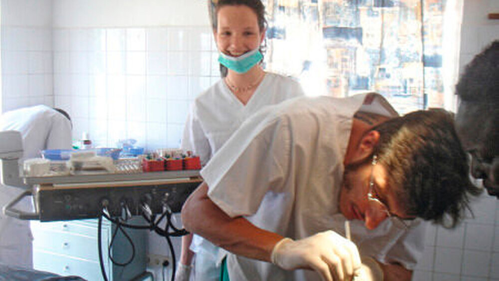 BRT-Behandlung in einem Oral Health Care Center in Gambia |
