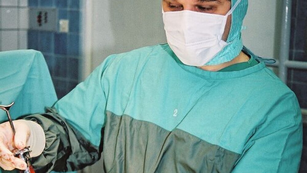 Die Entnahme von Knochenmark zur Gewinnung von Stammzellen aus dem Rückenmark ist nicht mehr die einzige Methode, sondern auch auch aus dem Blut werden heute Zellen gewonnen, die zur Therapie eingesetzt werden.